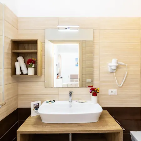 Detached With 2 Bathrooms *