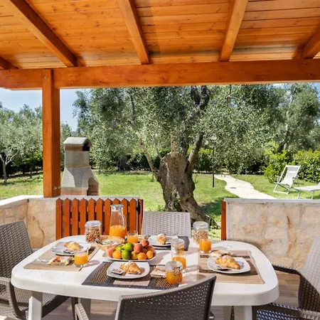 Villa Detached With 2 Bathrooms *