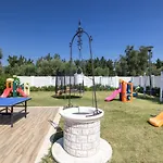 Detached With 2 Bathrooms